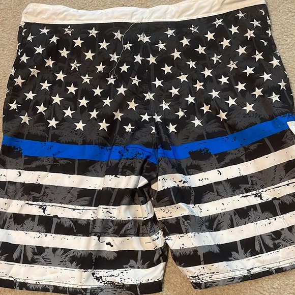 Men’s board shorts- thin blue line - Picture 3 of 3